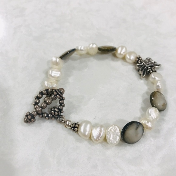 Anthropologie Jewelry - Pearl bracelet